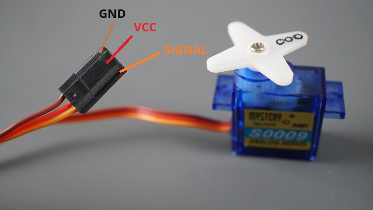 Servo motor pinout